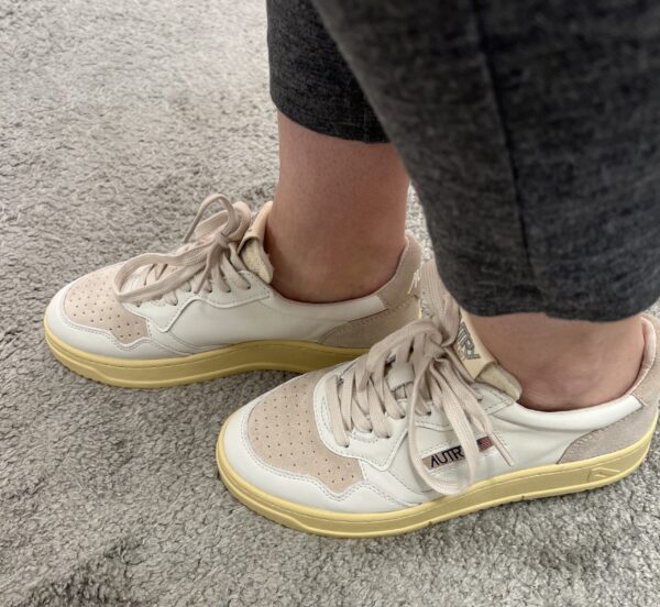 Autry Sneaker Schuhe low weiß/sand