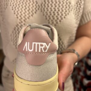 Autry Sneaker weiß/rose/beige/taupe Cord