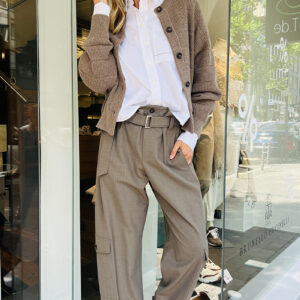 Brunello Cucinelli Bluse col. C159 weiß an Modell stehend