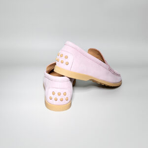 Tod's Loafer Nubukleder mauve als Stillleben