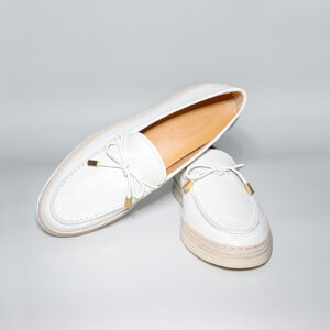 Tod's Schuhe Loafer bianco calce als Stillleben