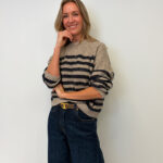 Brunello Cucinelli Jeans und Pullover an Model