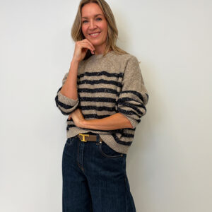 Brunello Cucinelli Jeans und Pullover an Model