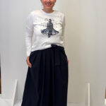 Margittes Rock mit Shirt an Model