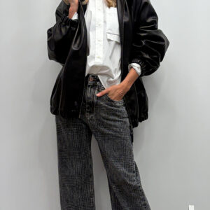 Brunello Cucinelli Outfit Jeans mit Lederjacke an Model