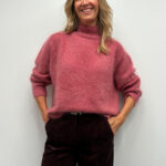 Hemisphere Pullover an Model