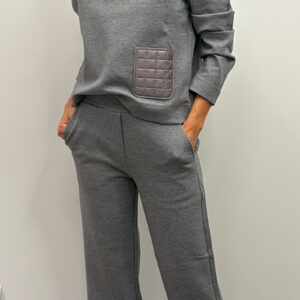 Margittes Joggpant an Model