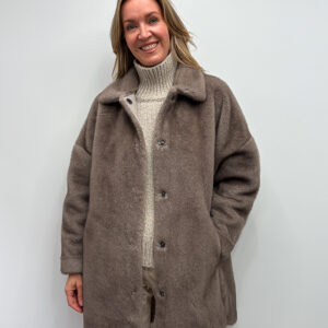 Studio AR Fake Fur Kurzmantel Elara Nerzseite
