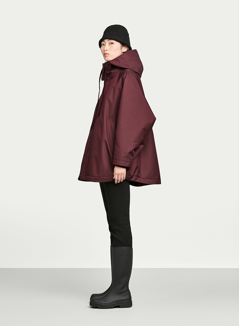 G-Lab Cape-Jacke Pure an Model seitlich burgundy